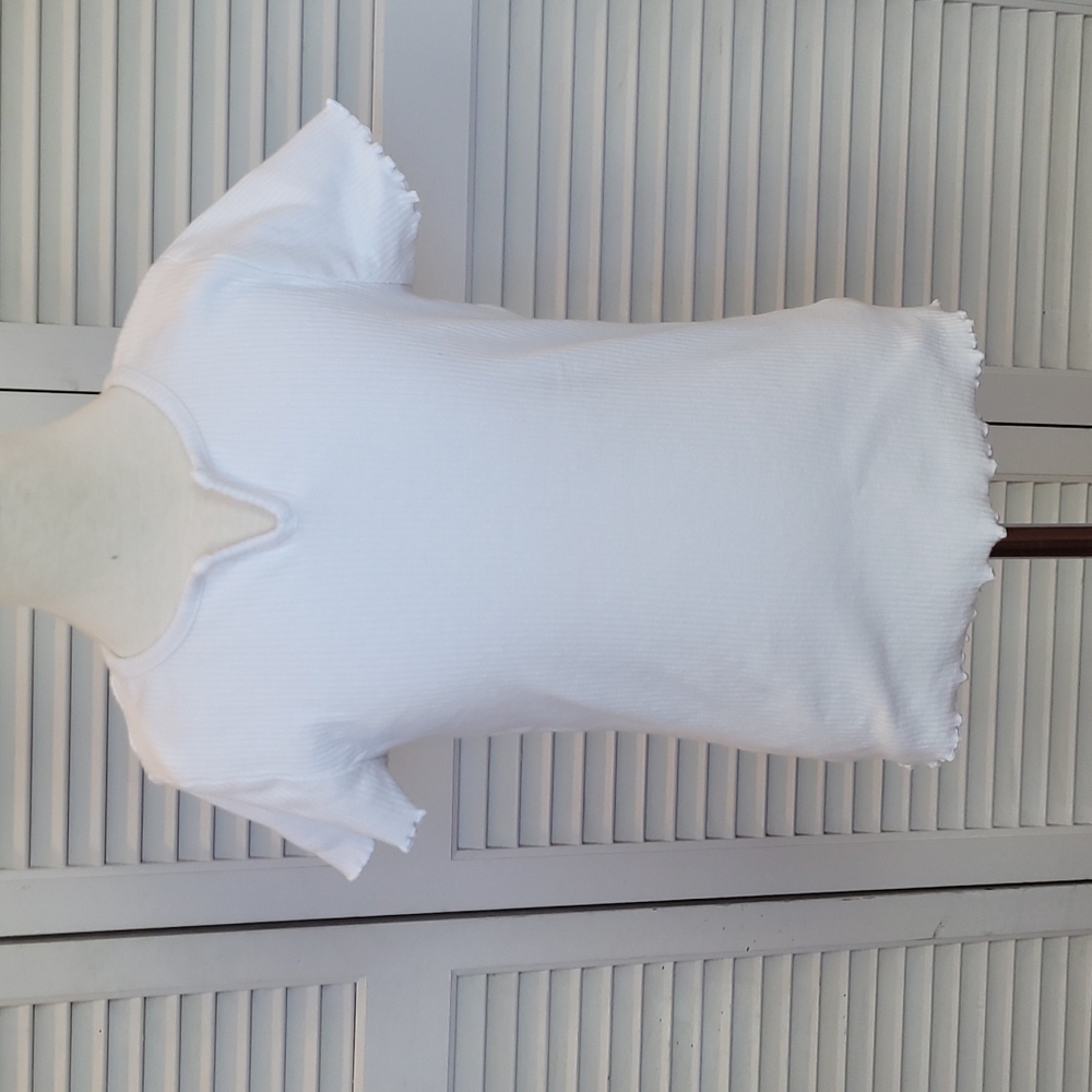 White ribbed V-neck T-shirt